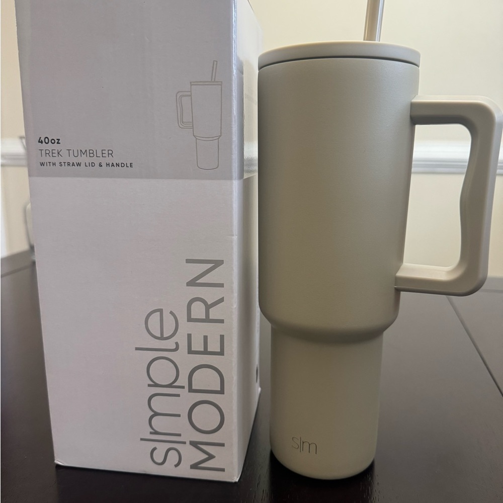 NWT Simple Modern Trek 40oz Tumbler with Handle and Straw Lid, Almond